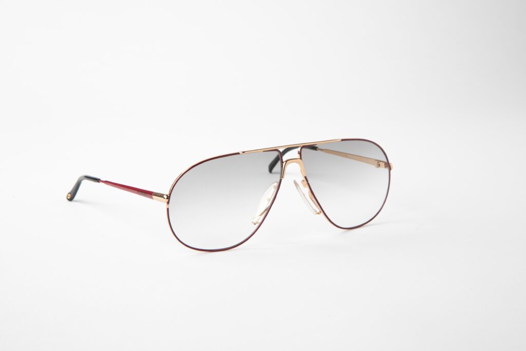 Ray Ban type eyeglasses with a grey tint